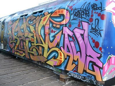 Kreasi Graffiti Keren di Kereta Ilmu Internet